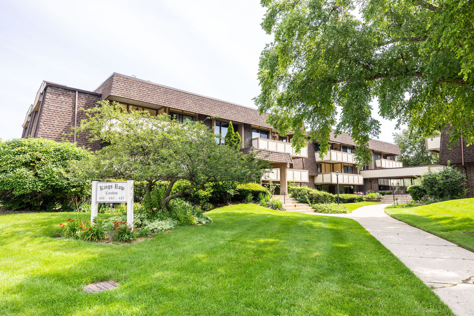 2nd image of 433 Cavalier Ct #101A, West Dundee, IL 60118 | MLS# 12593501