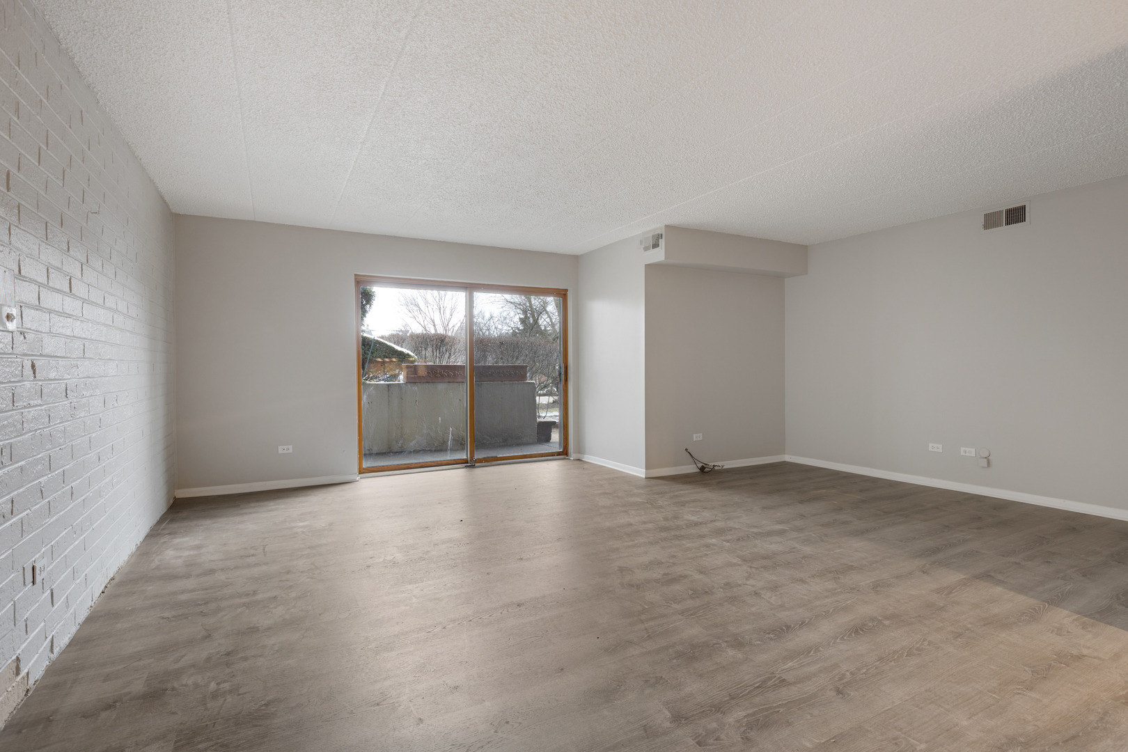 4th image of 433 Cavalier Ct, West Dundee, IL 60118