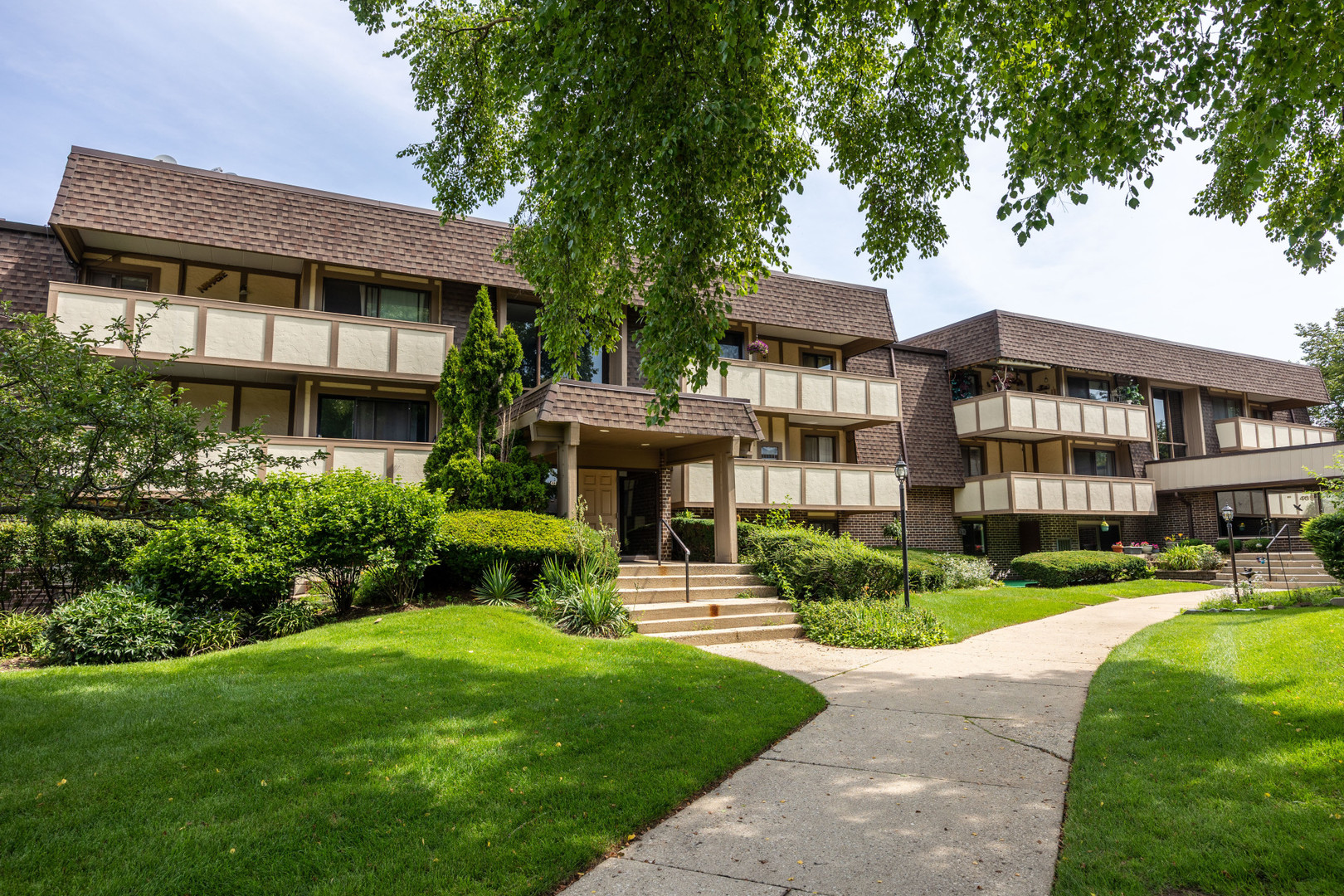 1st image of 433 Cavalier Ct #101A, West Dundee, IL 60118 | MLS# 12593501