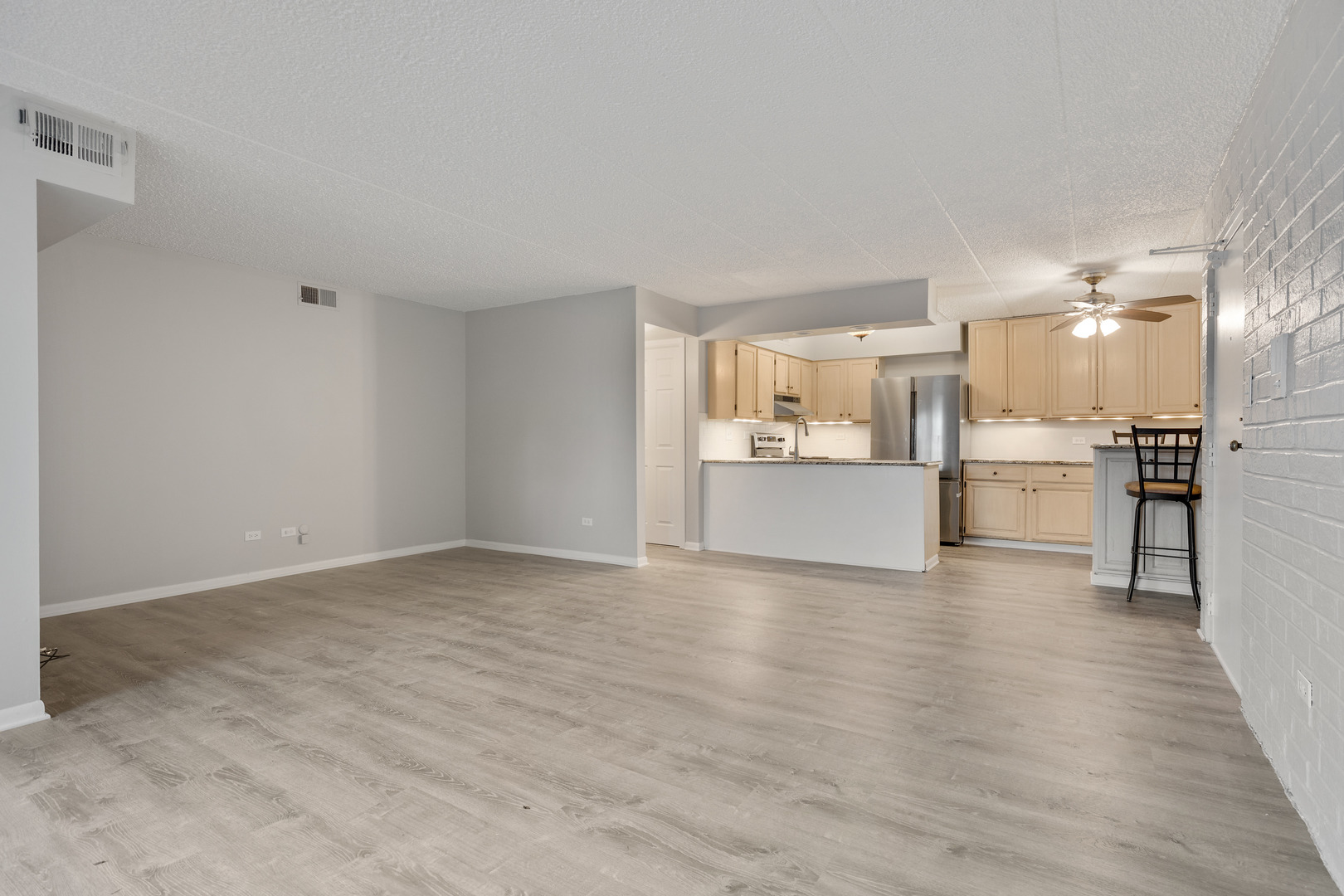 3rd image of 433 Cavalier Ct, West Dundee, IL 60118