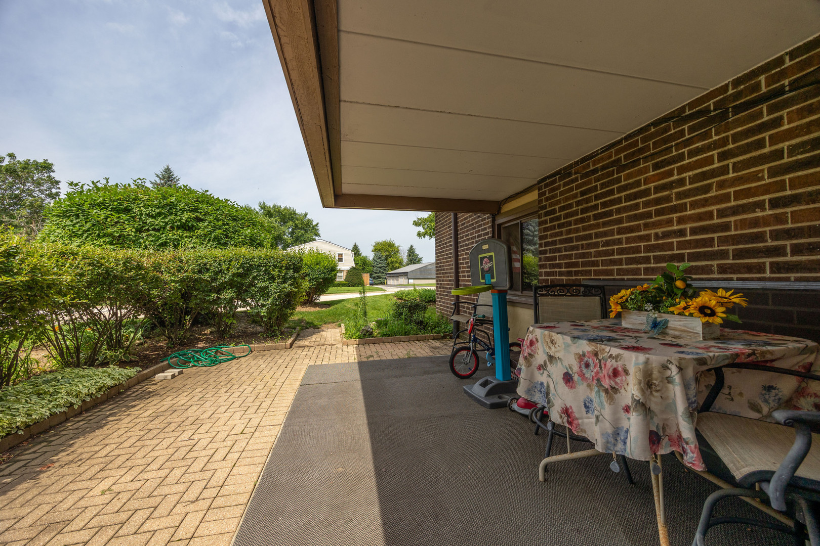 image of 433 Cavalier Ct, West Dundee, IL 60118