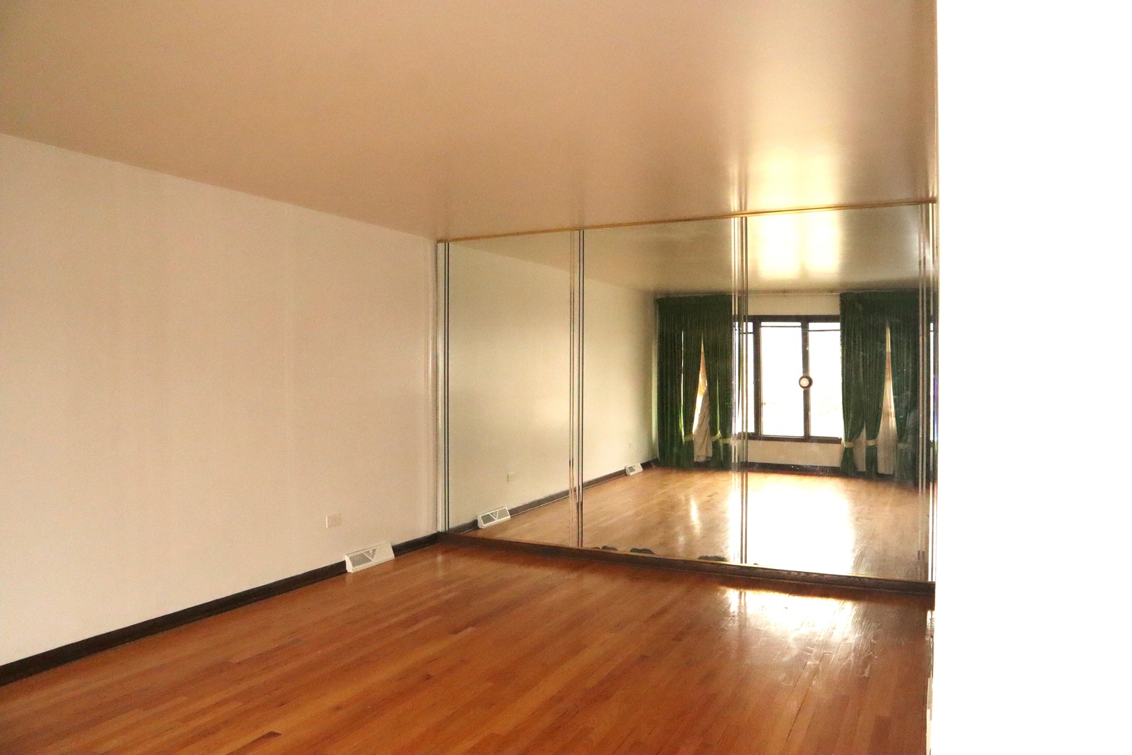 Homes for sale in Chicago, IL | 6102 W 64Th St, Chicago, IL 60638 | MLS# 12594656