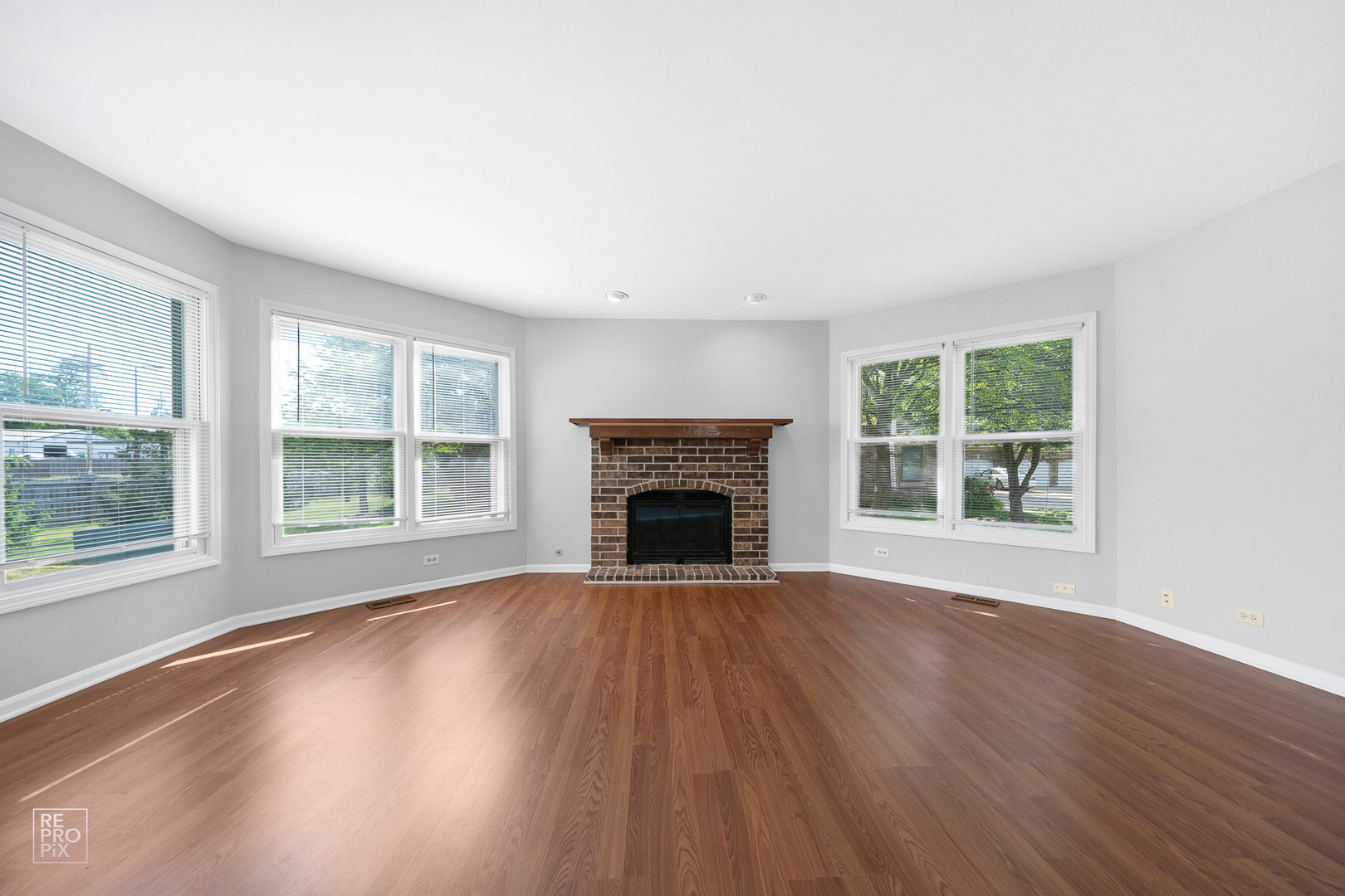 Homes for sale in Buffalo Grove, IL | 98 Willow Pkwy, Buffalo Grove, IL 60089 | MLS# 12594679