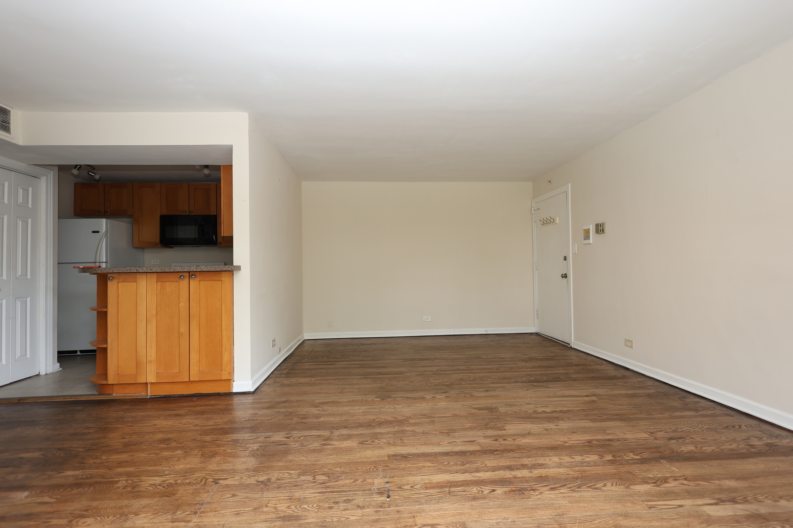 4th image of 10111 Old Orchard Ct #101, Skokie, IL 60076 | MLS# 12594760