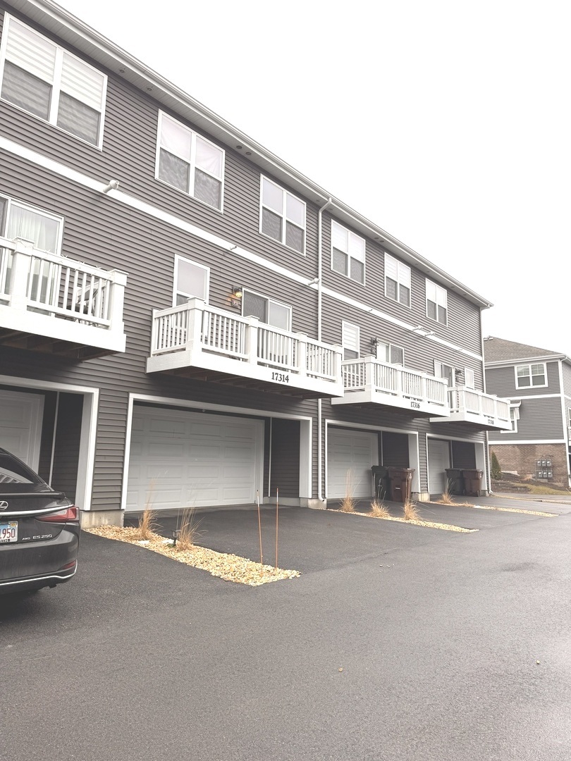 3rd image of 17314 Roscommon Rd, Tinley Park, IL 60477 | MLS# 12595121