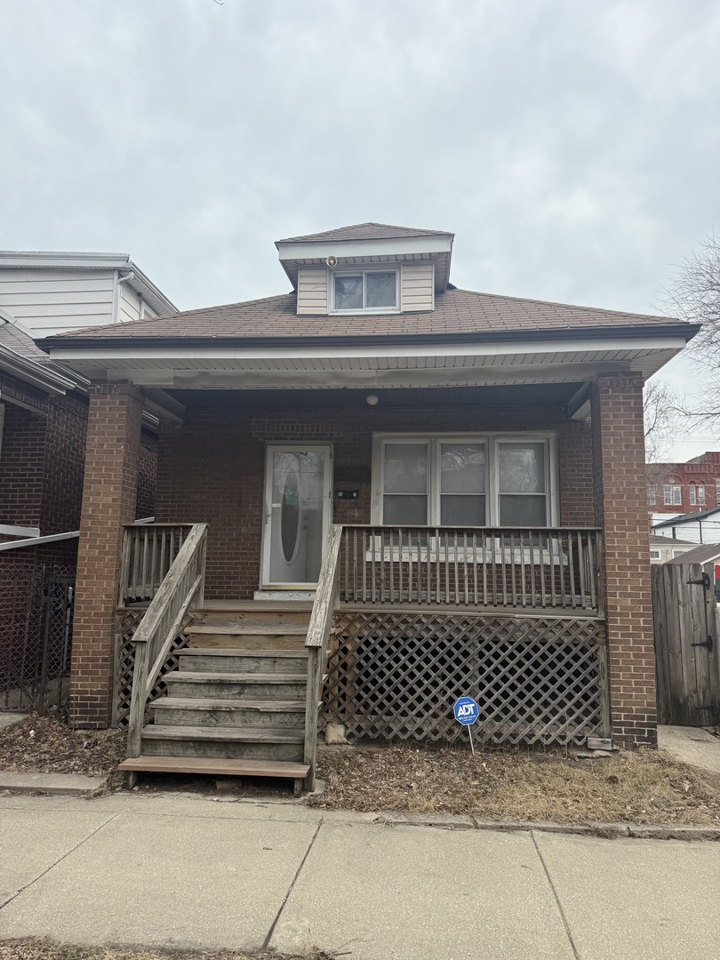 Homes for sale in Chicago, IL | 6521 S Saint Lawrence Ave, Chicago, IL 60637 | MLS# 12595867