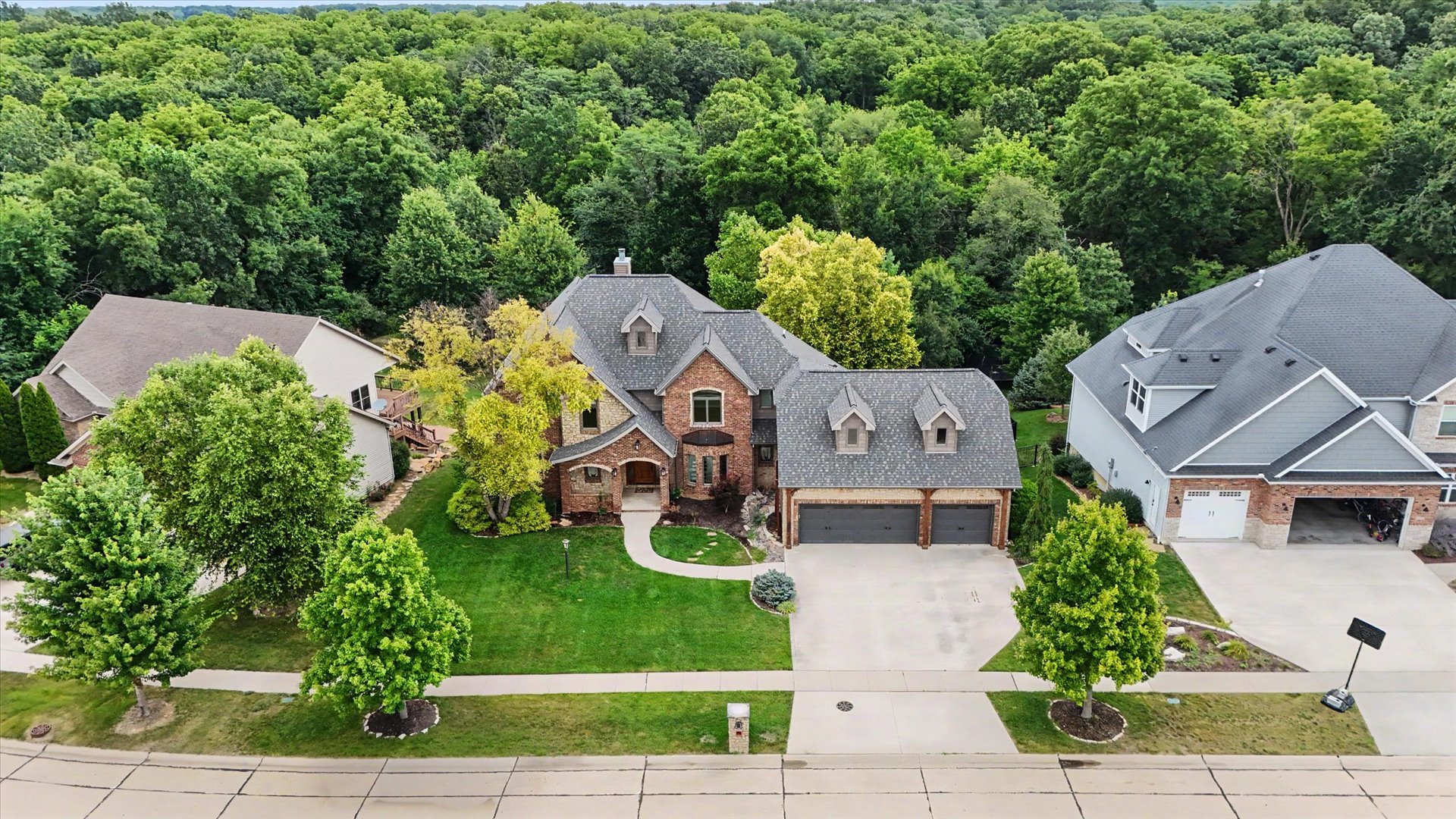 2nd image of 1610 Briarwood Ln, Mahomet, IL 61853 | MLS# 12597161