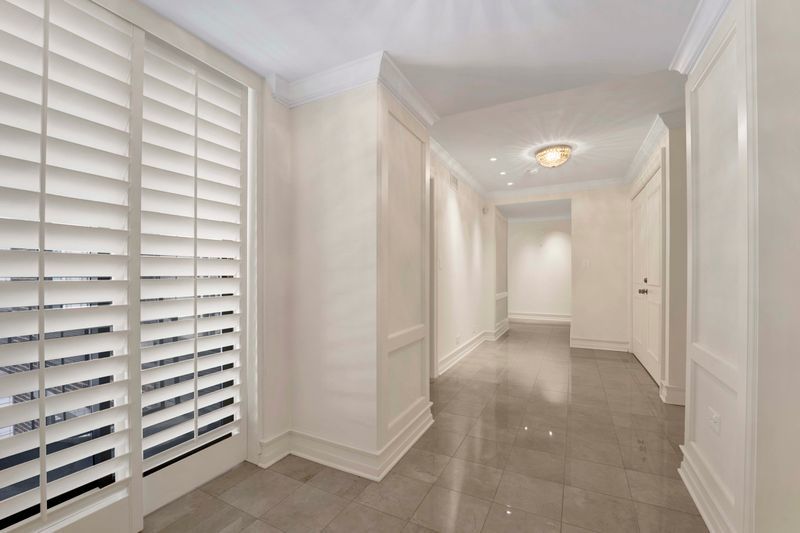 4th image of 40 E Delaware Pl, Chicago, IL 60611