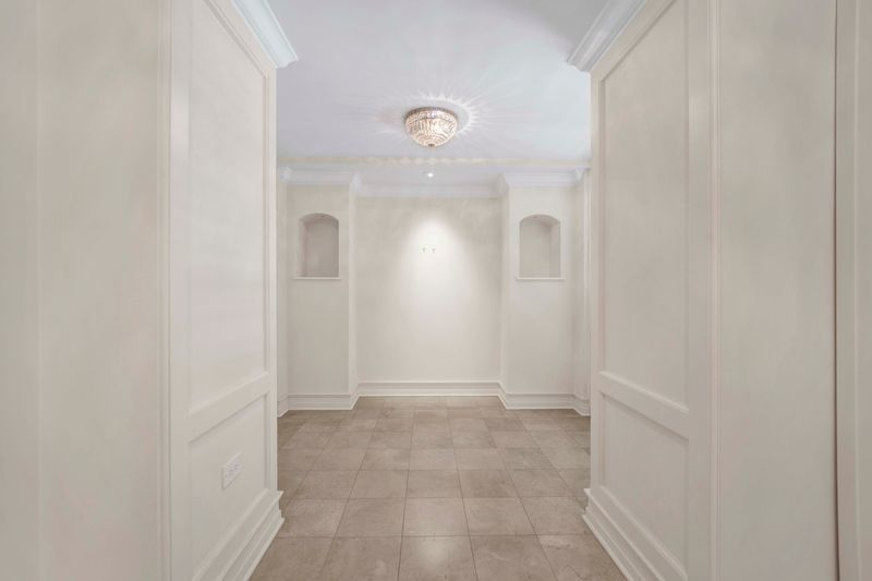 3rd image of 40 E Delaware Pl, Chicago, IL 60611