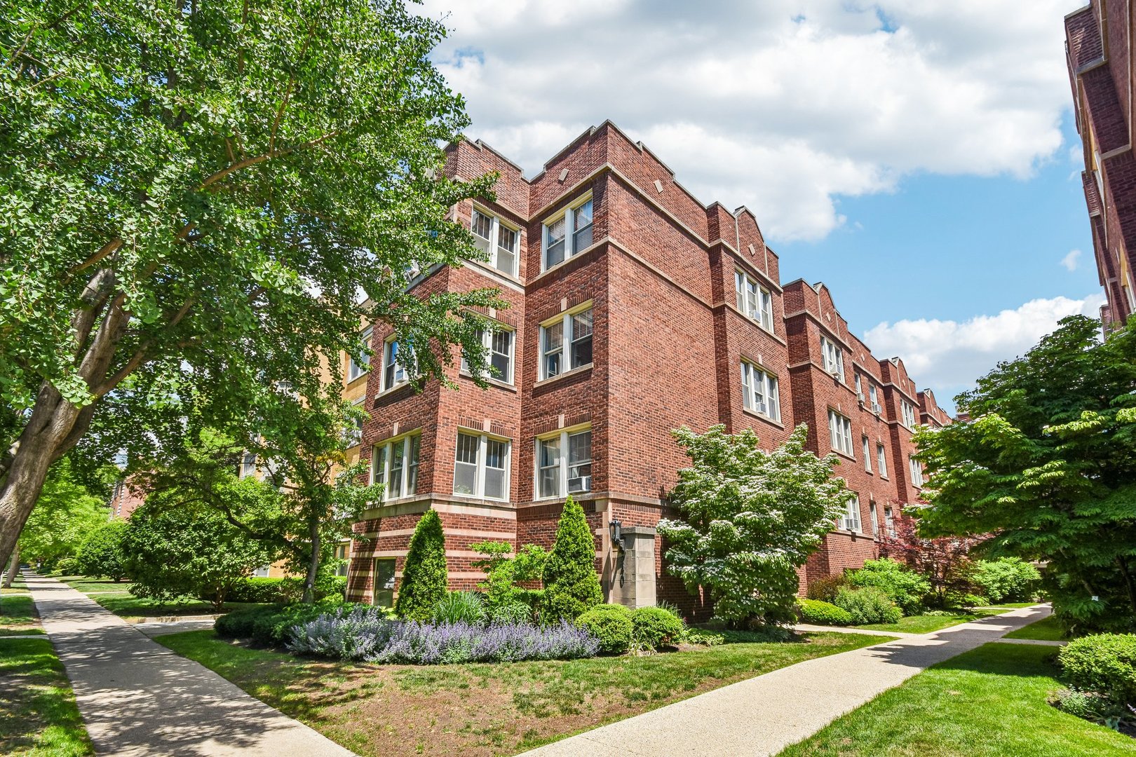 Homes for sale in Oak Park, IL | 240 S Maple Ave, Oak Park, IL 60302