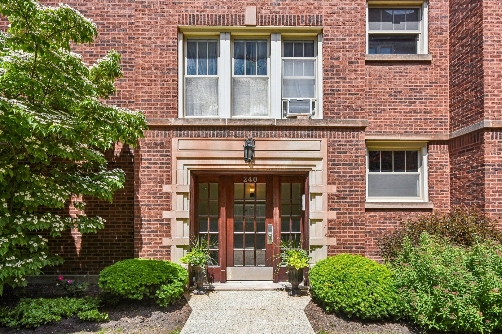 Homes for sale in Oak Park, IL | 240 S Maple Ave, Oak Park, IL 60302