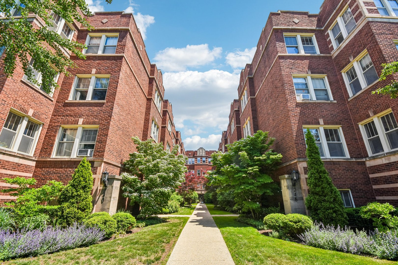 Homes for sale in Oak Park, IL | 240 S Maple Ave, Oak Park, IL 60302