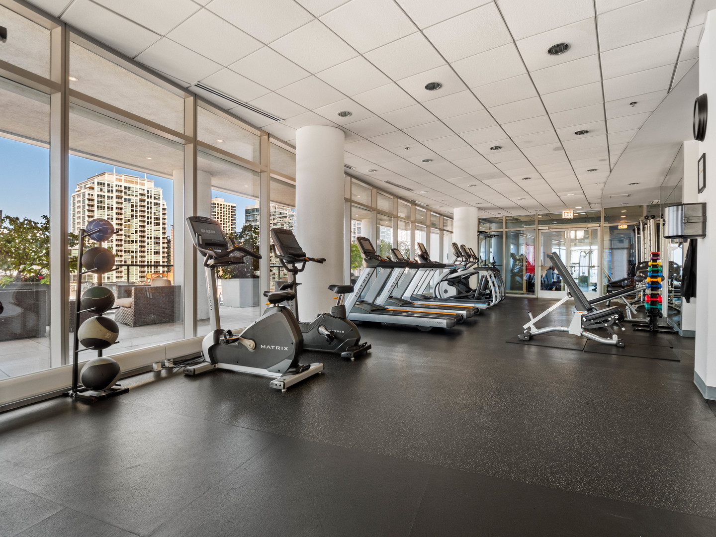 2nd image of 303 W Ohio St, Chicago, IL 60654