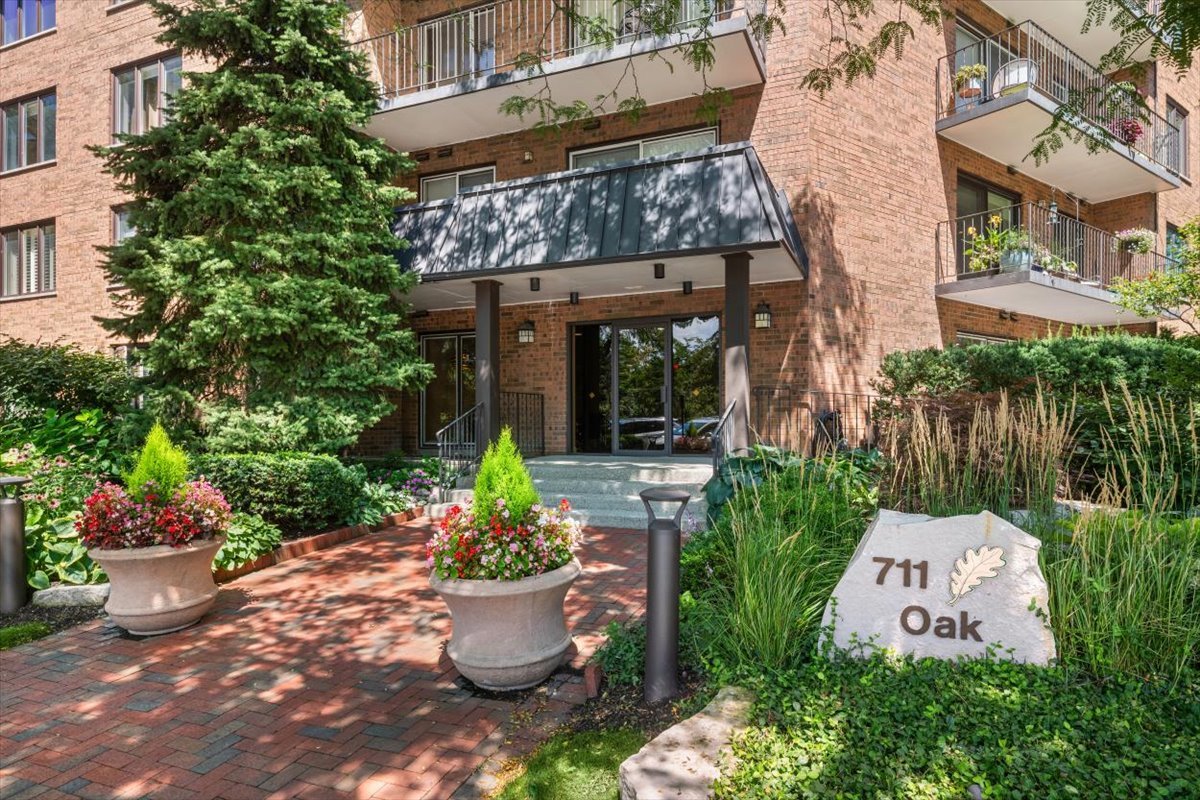 1st image of 711 Oak St #308, Winnetka, IL 60093 | MLS# 12604430