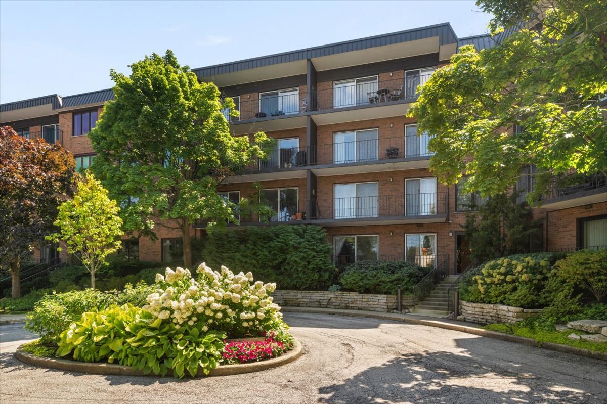 2nd image of 711 Oak St #308, Winnetka, IL 60093 | MLS# 12604430