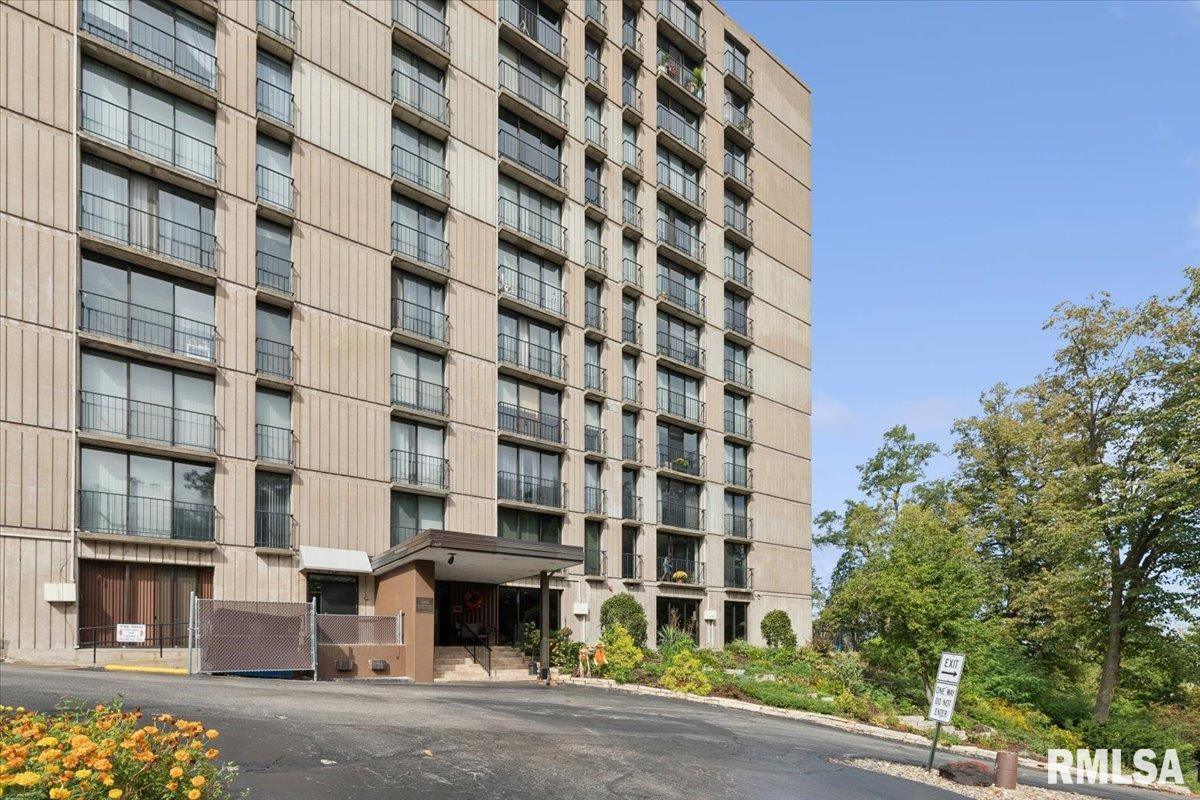 Homes for sale in East Moline, IL | 1800 7th St #2A, East Moline, IL 61244 | MLS# 12605335