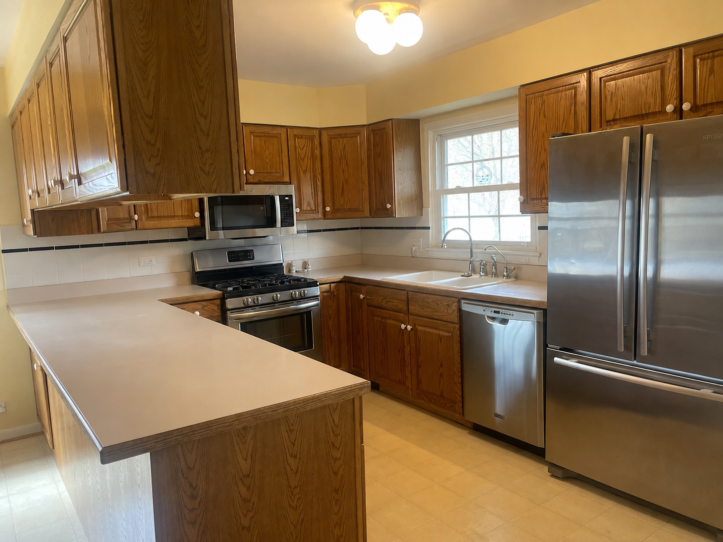 Homes for sale in Elk Grove Village, IL | 660 Versailles Cir #F, Elk Grove Village, IL 60007 | MLS# 12605521