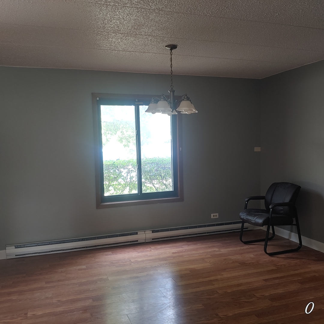 2nd image of 708 N Briar Hl Ln, Addison, IL 60101