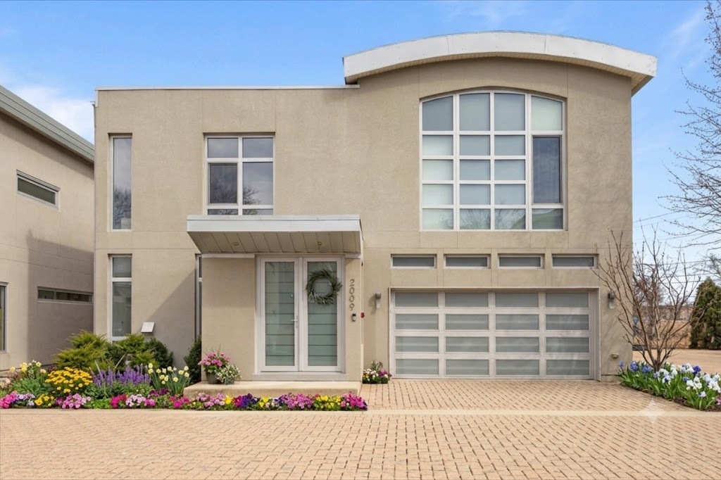 Homes for sale in Highland Park, IL | 2009 Skyelar Ct, Highland Park, IL 60035 | MLS# 12613254