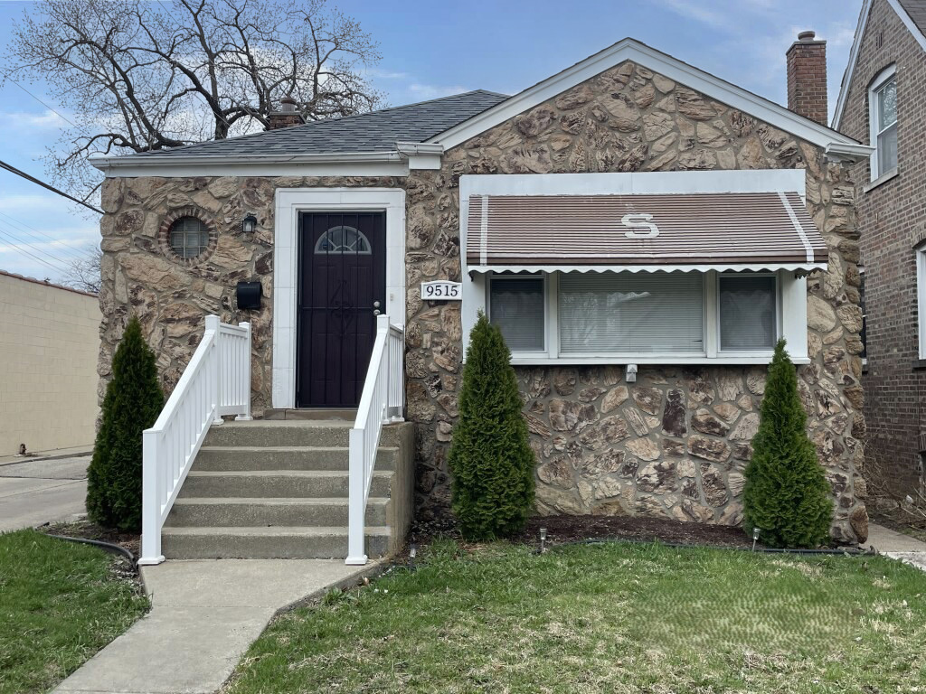 Homes for sale in Chicago, IL | 9515 S Woodlawn Ave, Chicago, IL 60628 | MLS# 12614017
