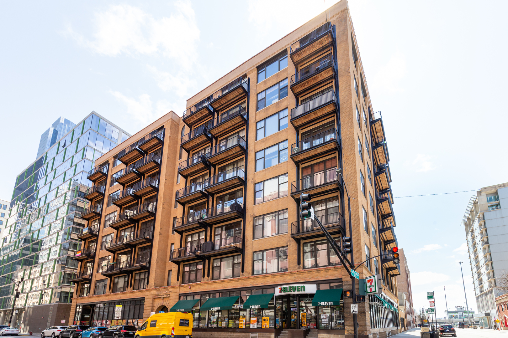 Homes for sale in Chicago, IL | 625 W Jackson Blvd, Chicago, IL 60661