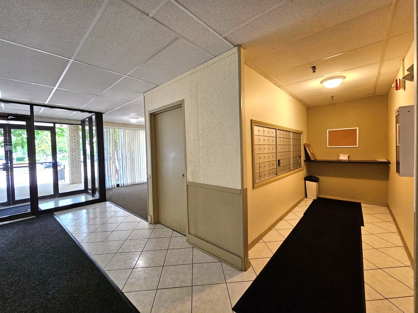 3rd image of 9701 N Dee Rd #6M, Niles, IL 60714 | MLS# 12615975