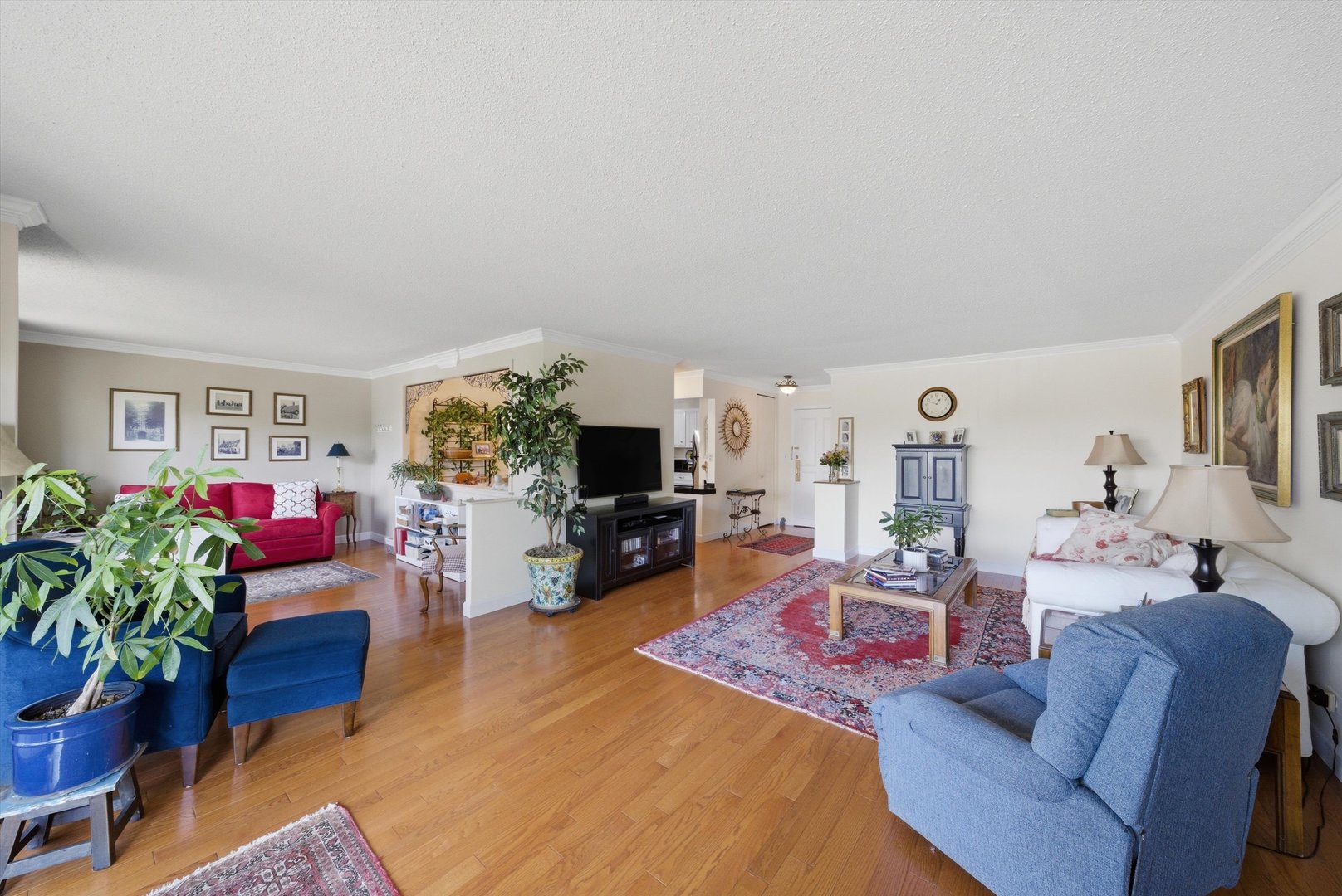 Homes for sale in Lombard, IL | 2000 Saint Regis Dr, Lombard, IL 60148