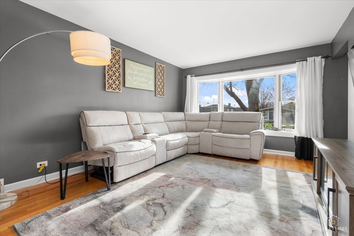 Homes for sale in Elmhurst, IL | 1337 Degener Ave, Elmhurst, IL 60126 | MLS# 12617898
