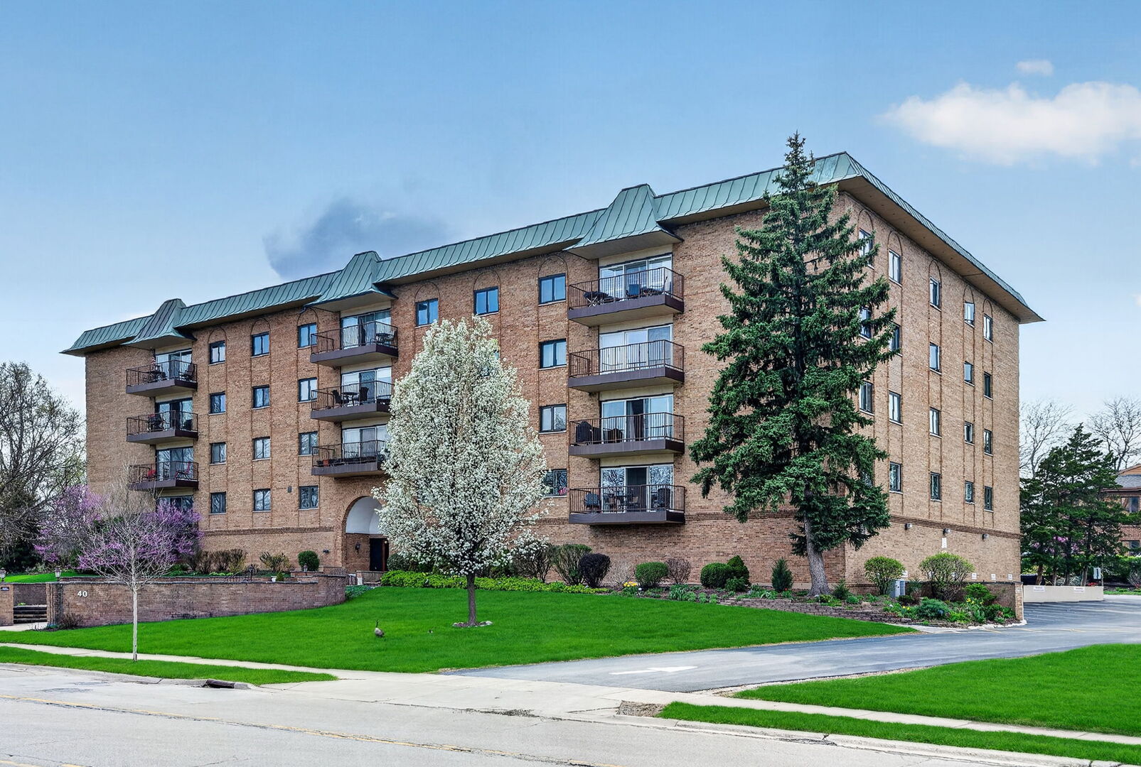 Homes for sale in Glen Ellyn, IL | 40 S Main St #3-H, Glen Ellyn, IL 60137 | MLS# 12618705