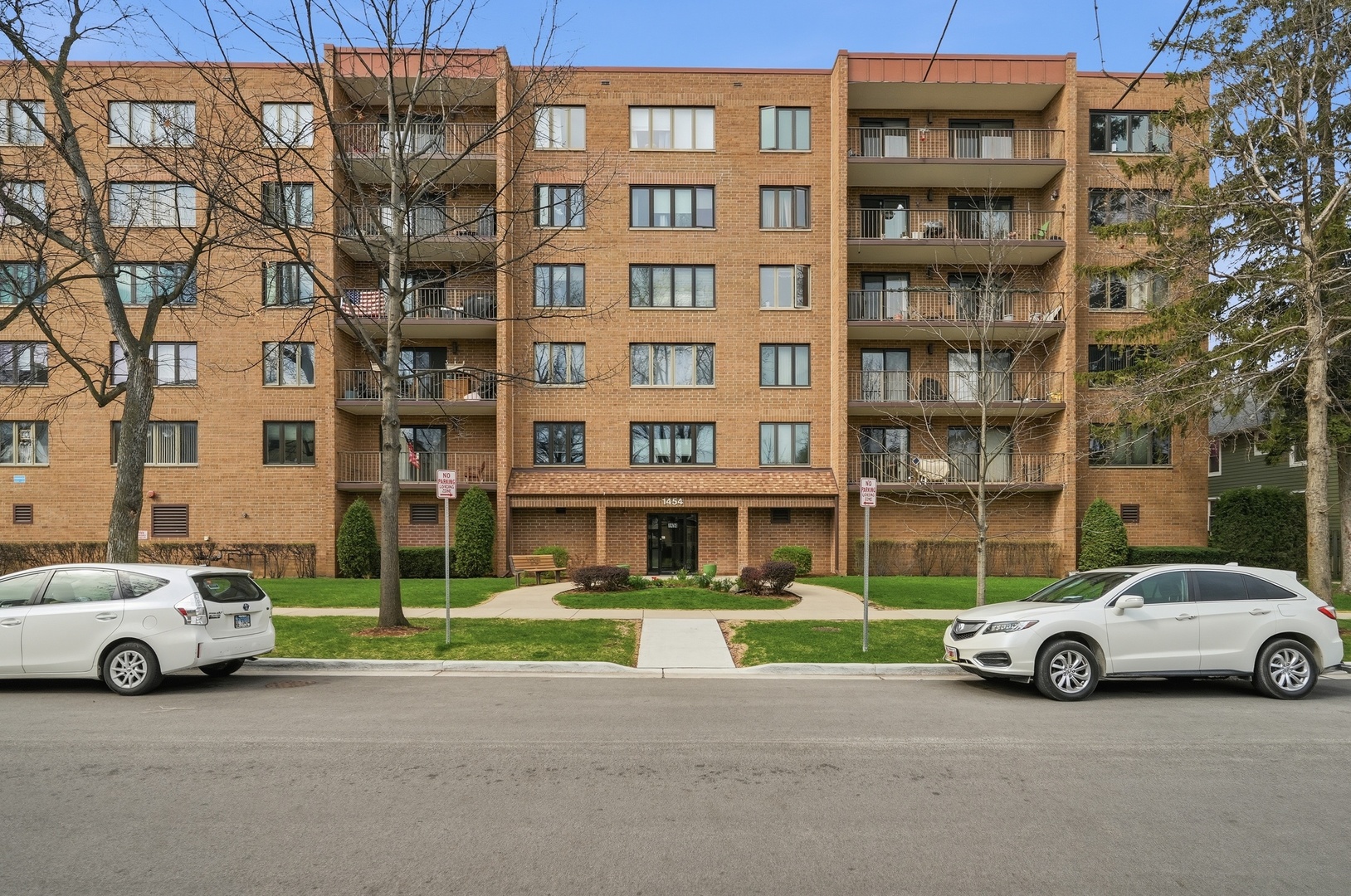 Homes for sale in Des Plaines, IL | 1454 Ashland Ave #305, Des Plaines, IL 60016 | MLS# 12619026