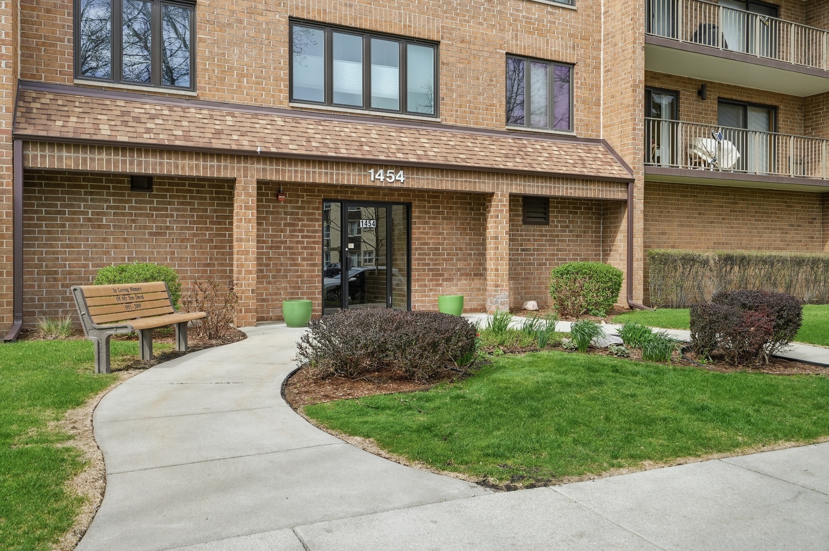 Homes for sale in Des Plaines, IL | 1454 Ashland Ave #305, Des Plaines, IL 60016 | MLS# 12619026