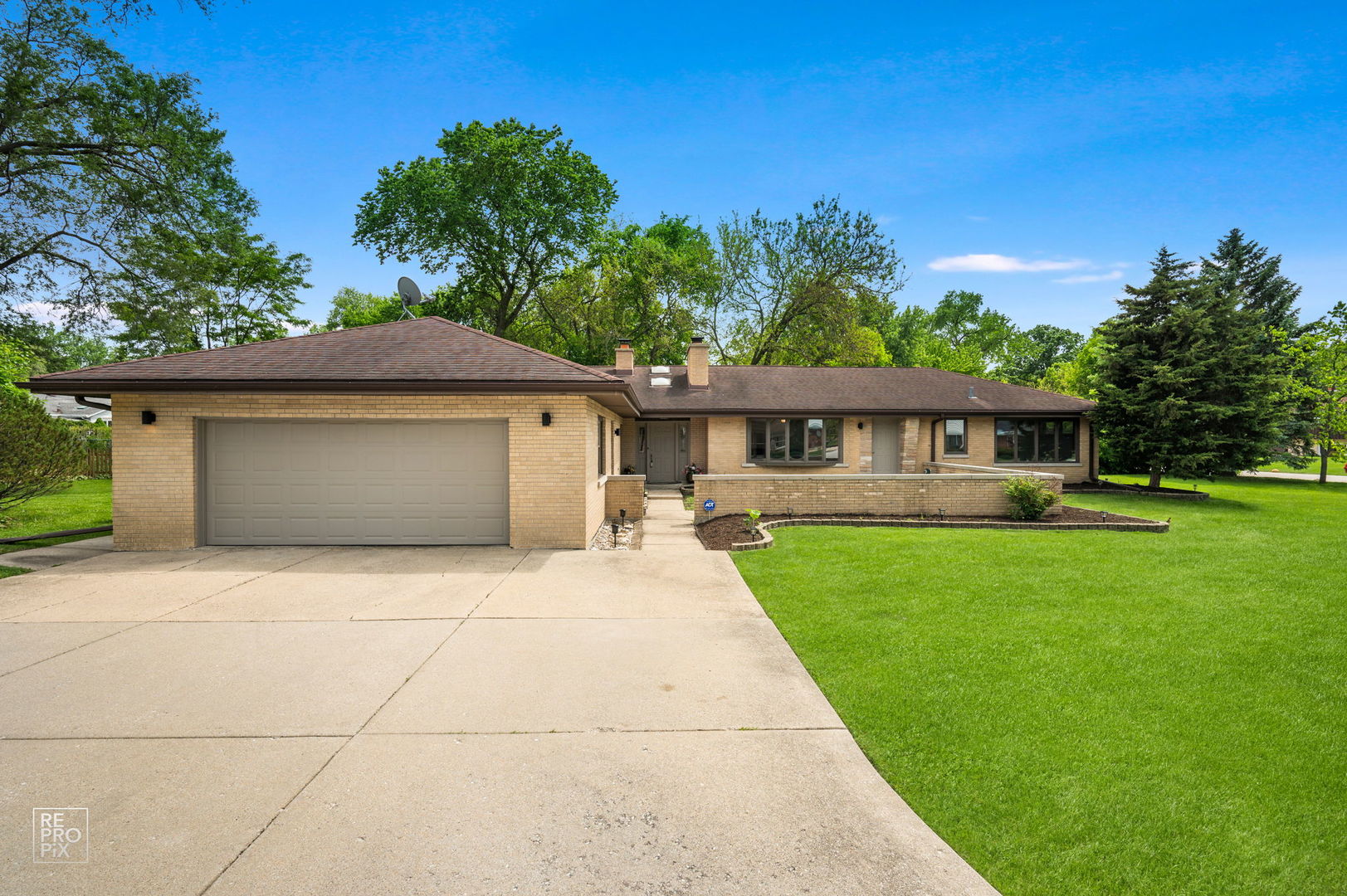 Homes for sale in Bensenville, IL | 16w721 Red Oak St, Bensenville, IL 60106 | MLS# 12619898