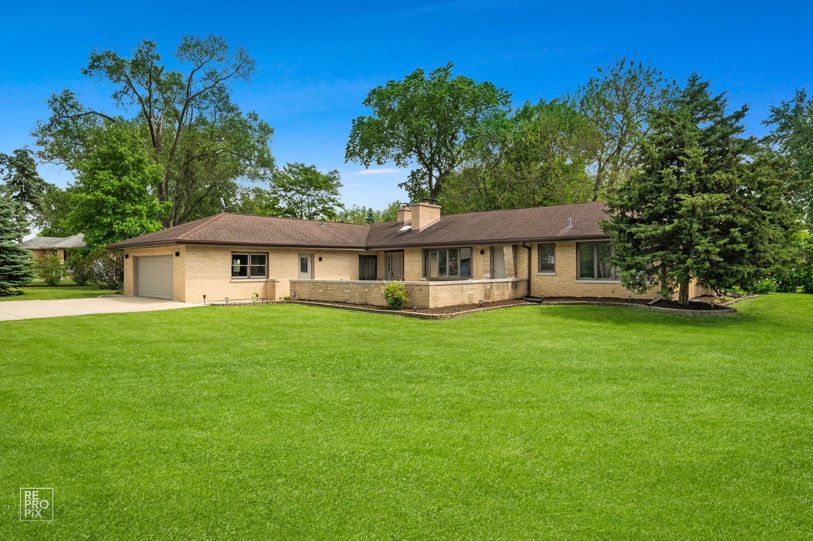 Homes for sale in Bensenville, IL | 16w721 Red Oak St, Bensenville, IL 60106 | MLS# 12619898