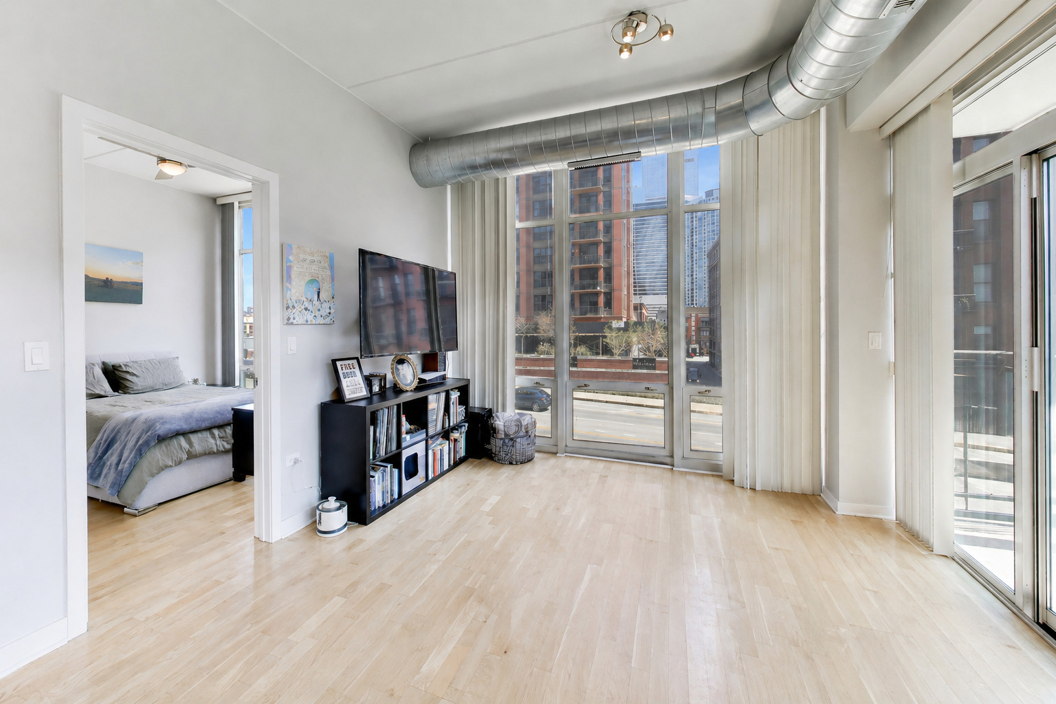 Homes for sale in Chicago, IL | 650 W Wayman St, Chicago, IL 60661