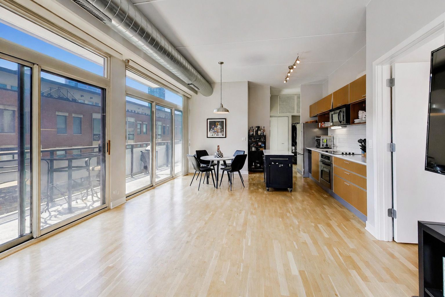 Homes for sale in Chicago, IL | 650 W Wayman St, Chicago, IL 60661