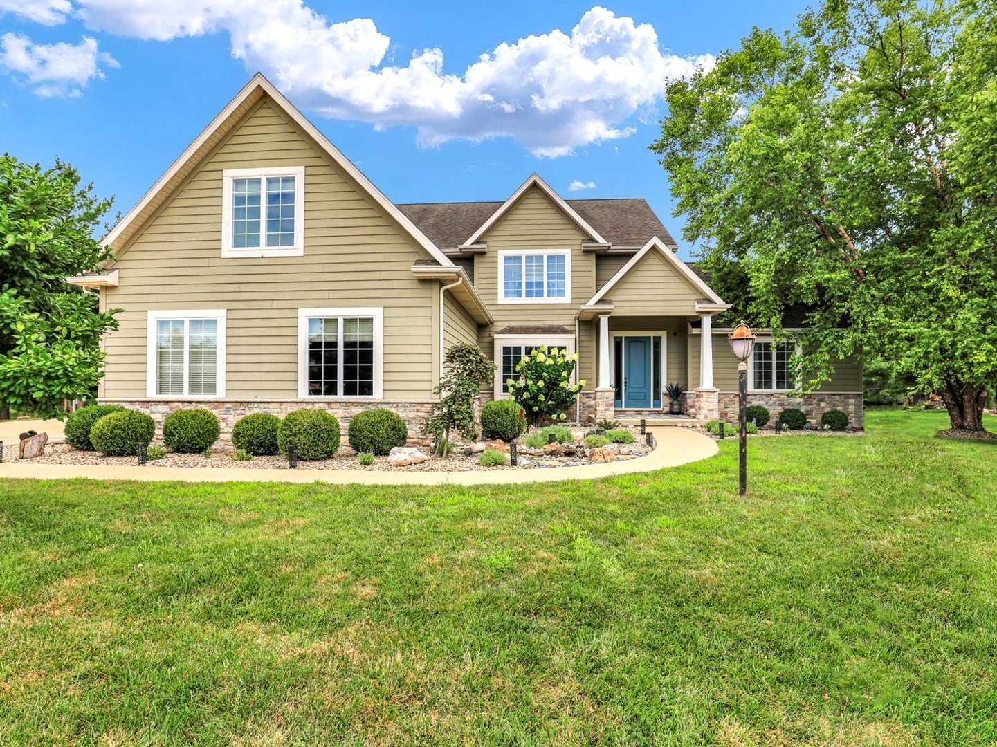 2nd image of 1809 N E West Lake Dr, Mahomet, IL 61853 | MLS# 12620636