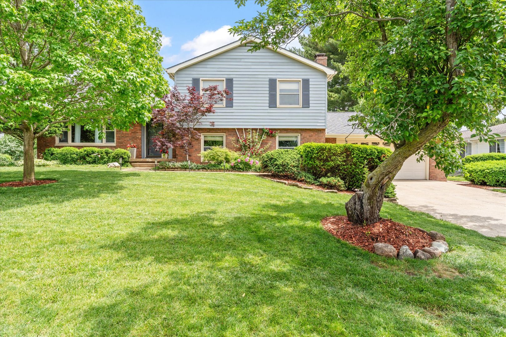 Homes for sale in Mahomet, IL | 208 S Meadowhill Ln, Mahomet, IL 61853 | MLS# 12621280