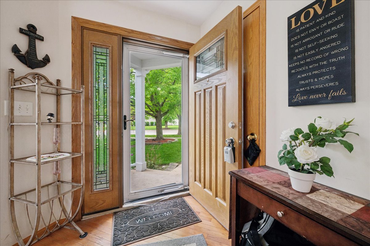 2nd image of 1068 N Camden Ln, South Elgin, IL 60177 | MLS# 12623098