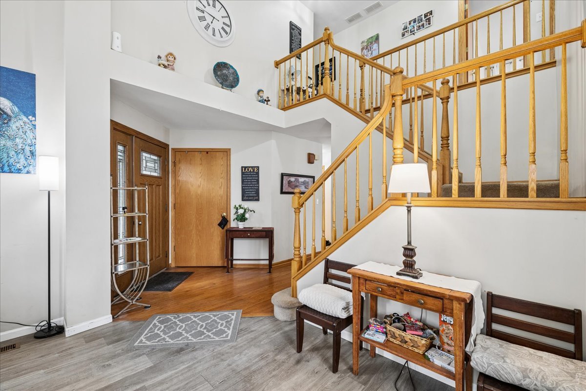 3rd image of 1068 N Camden Ln, South Elgin, IL 60177 | MLS# 12623098