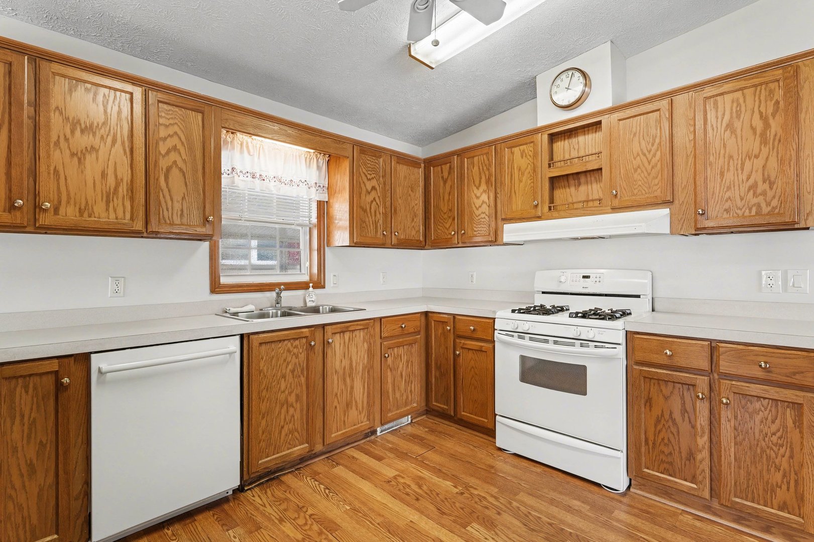 Homes for sale in Crystal Lake, IL | 700 Hillcrest Ln, Crystal Lake, IL 60014 | MLS# 12623399