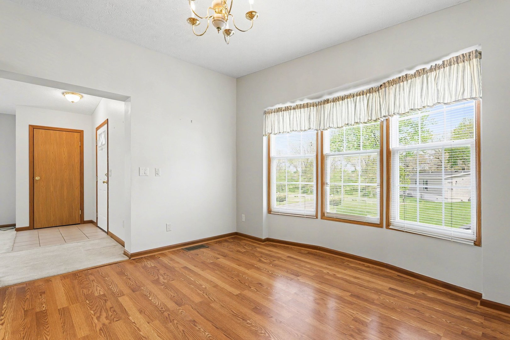 Homes for sale in Crystal Lake, IL | 700 Hillcrest Ln, Crystal Lake, IL 60014 | MLS# 12623399