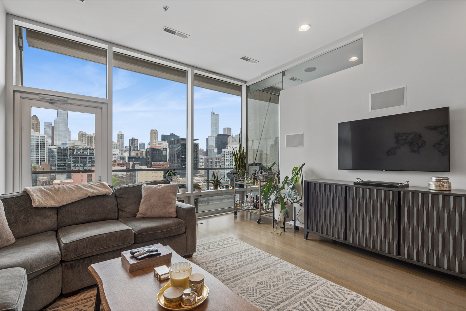 Homes for sale in Chicago, IL | 500 W Superior St #813, Chicago, IL 60654 | MLS# 12624380