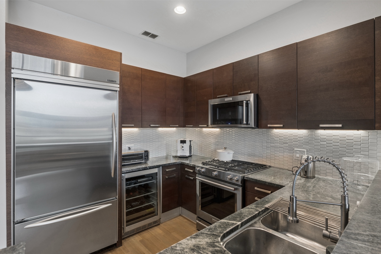 Homes for sale in Chicago, IL | 500 W Superior St #813, Chicago, IL 60654 | MLS# 12624380