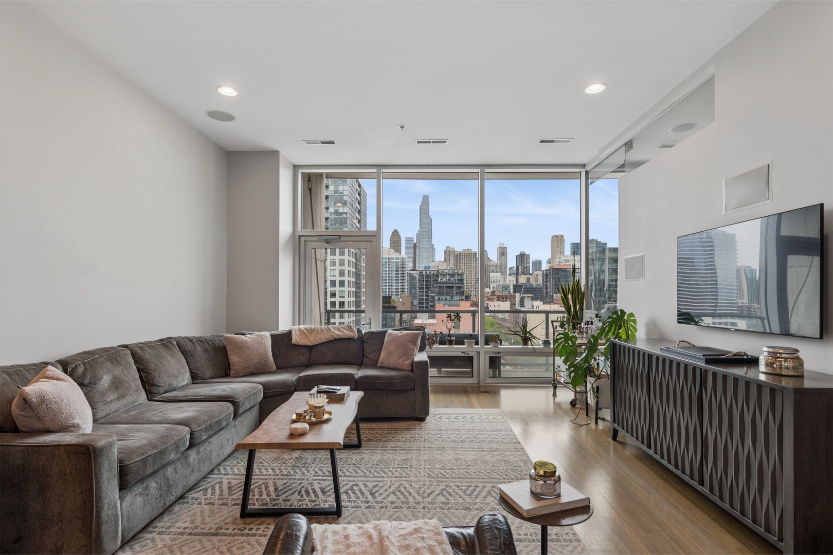 Homes for sale in Chicago, IL | 500 W Superior St #813, Chicago, IL 60654 | MLS# 12624380
