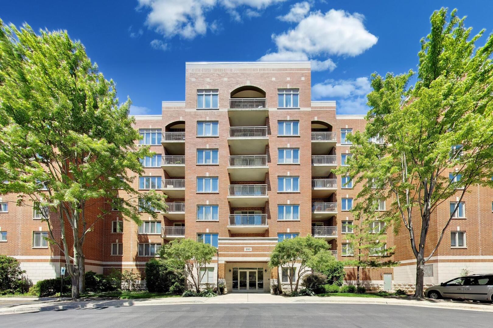 Homes for sale in Des Plaines, IL | 390 S Western Ave, Des Plaines, IL 60016