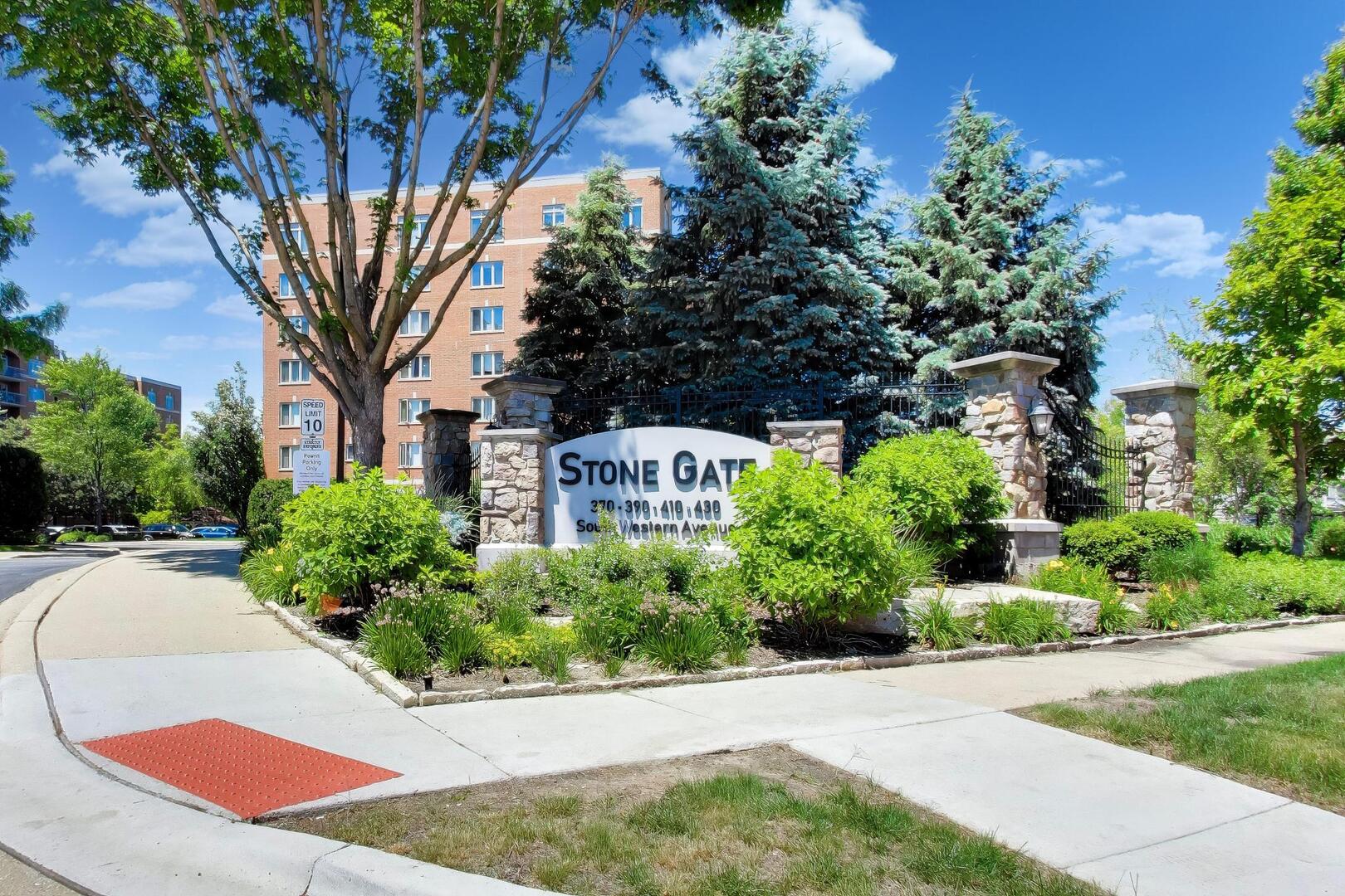 Homes for sale in Des Plaines, IL | 390 S Western Ave, Des Plaines, IL 60016
