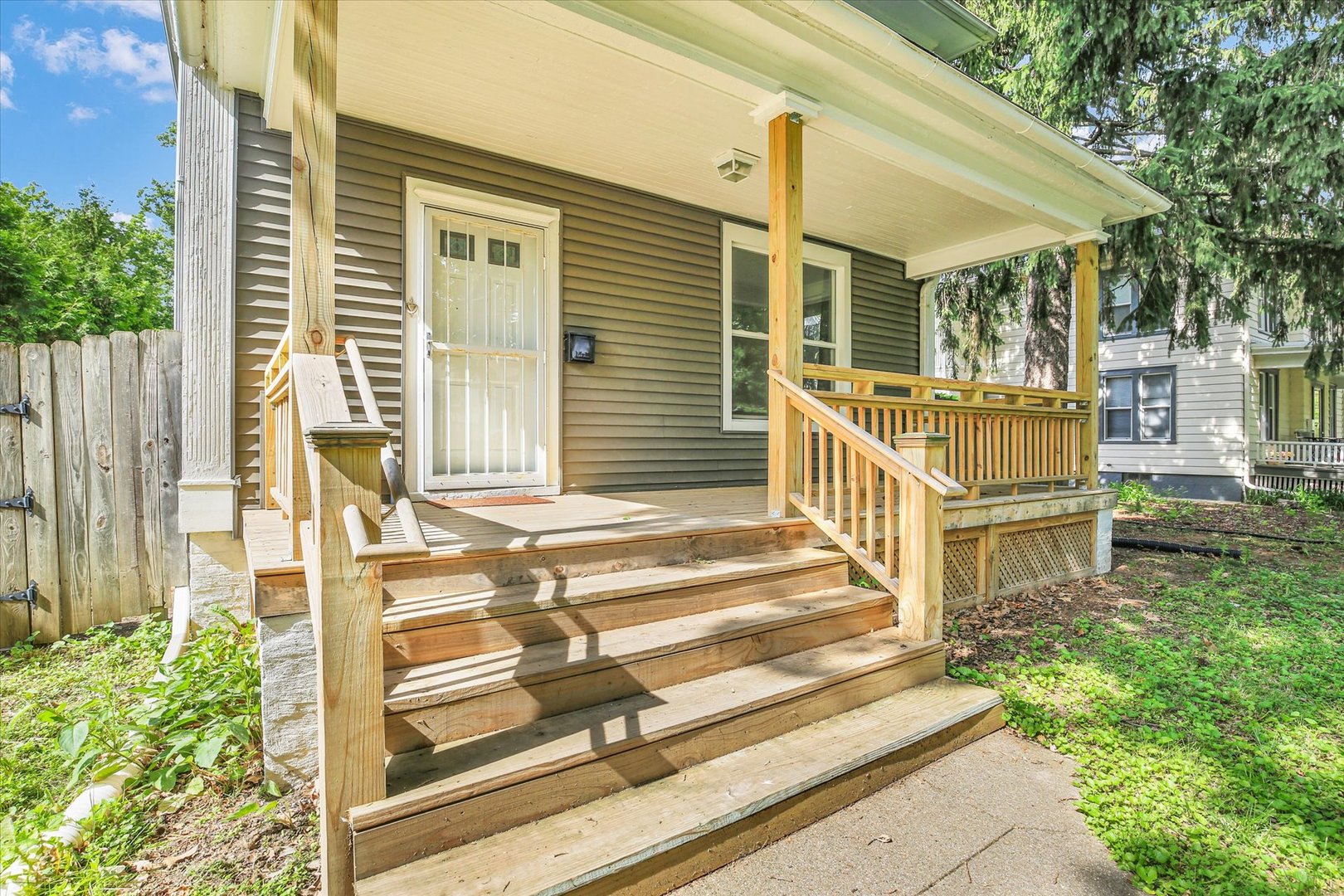 Homes for sale in Champaign, IL | 604 W Healey St, Champaign, IL 61820 | MLS# 12625433