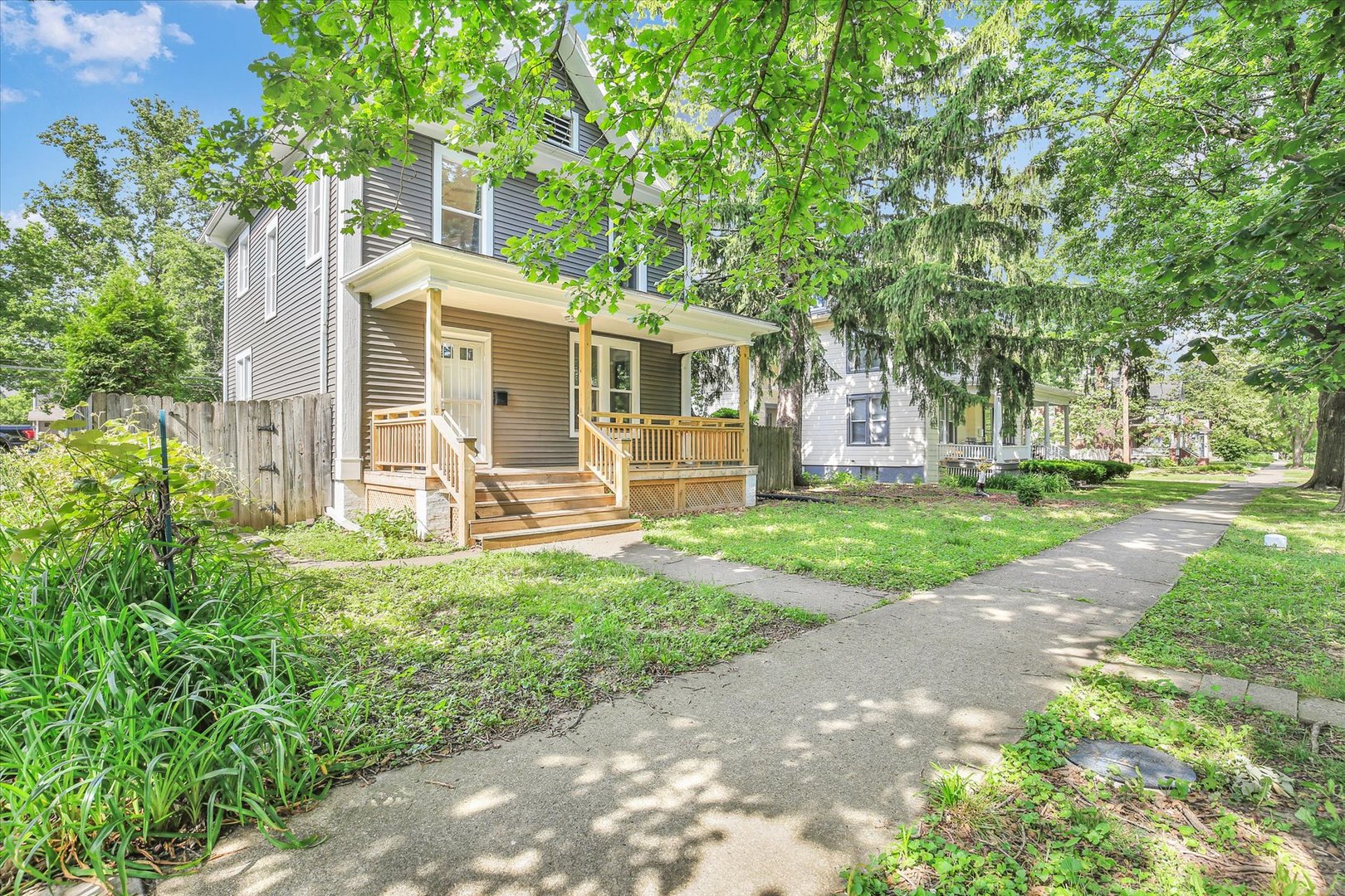 Homes for sale in Champaign, IL | 604 W Healey St, Champaign, IL 61820 | MLS# 12625433
