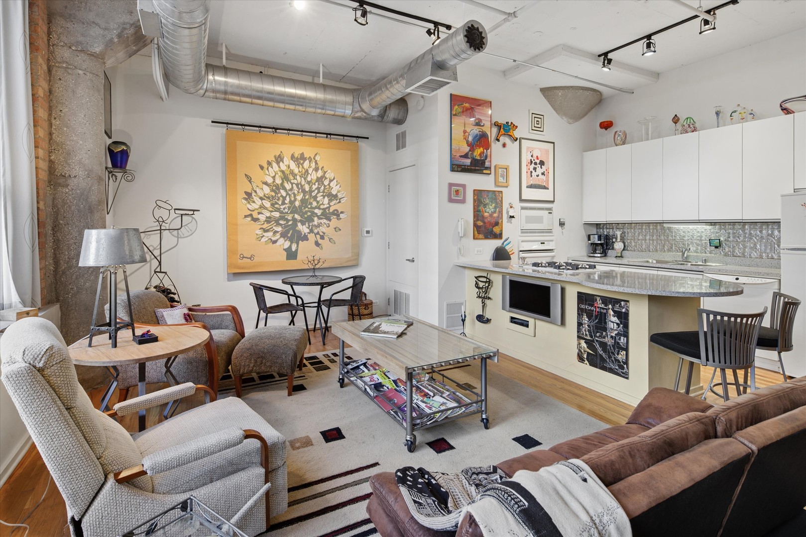 Homes for sale in Chicago, IL | 130 S Canal St #220, Chicago, IL 60606 | MLS# 12625558