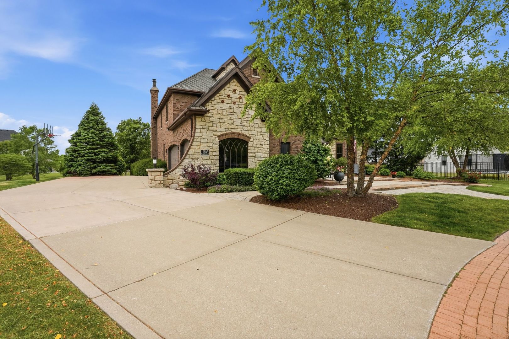 Homes for sale in Homer Glen, IL | 16116 Sandy Banks Ct, Homer Glen, IL 60491 | MLS# 12627470